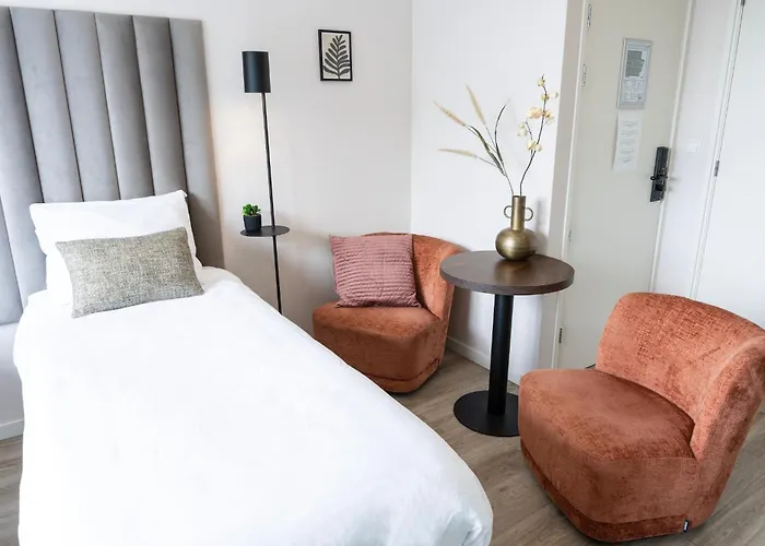 Fast Wifi, Kitchen Access Suite Maison Lux Apartment Raamsdonksveer