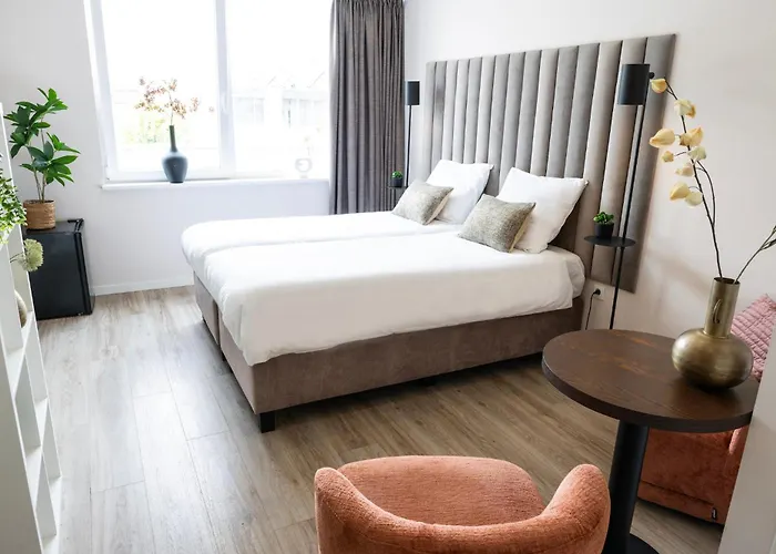 Fast Wifi, Kitchen Access Suite Maison Lux Apartment Raamsdonksveer